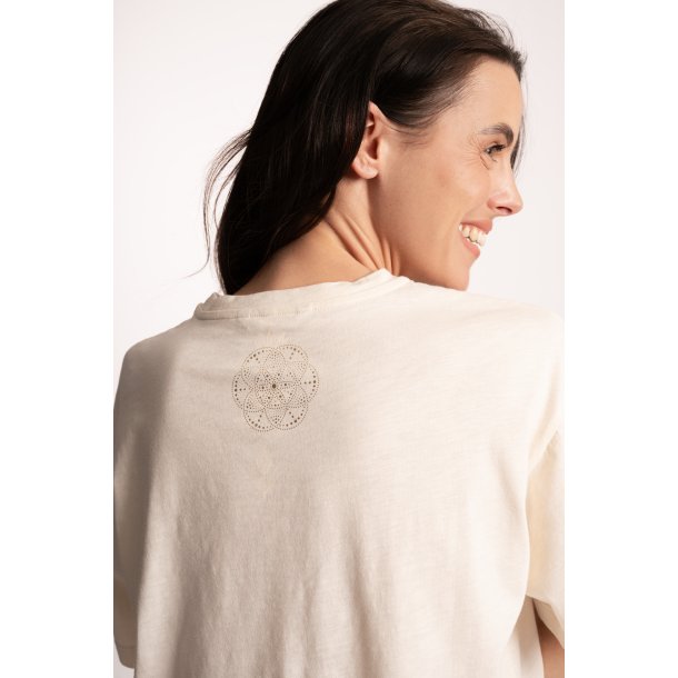 PRIYA Yoga Tee by spirit of om, Creme