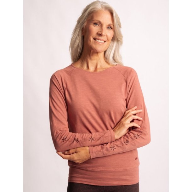 Yogabluse fra spirit of om 