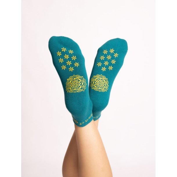 Non-slip socks for yoga and pilates, spirit of om