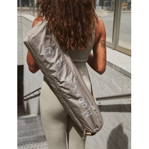 Moonchild yogataske - Illuminate