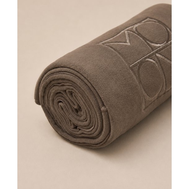 Moonchild Hot Yoga Towel, Coco Powder