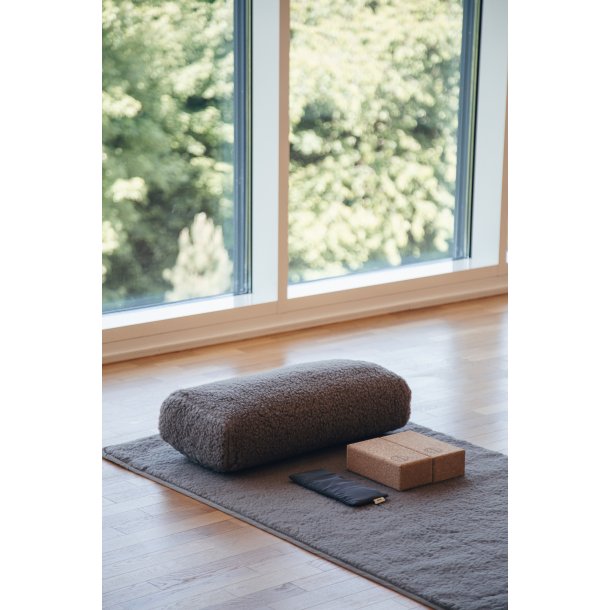 RELEASE Restorativ ull yoga bolster, Brown