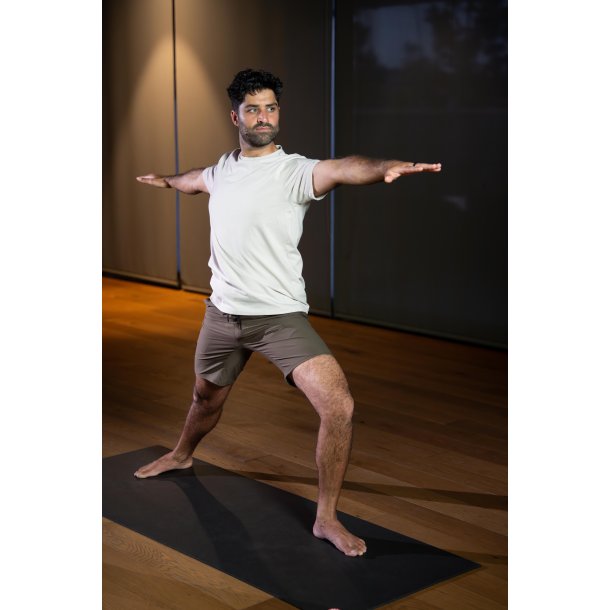 Manduka CNTR Yoga shorts fr mn, Dark Earth