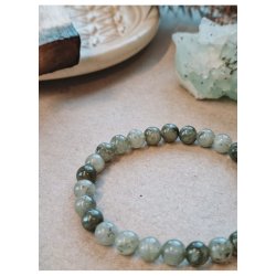 Green labradorite bracelet, Perspective from GOYOGI